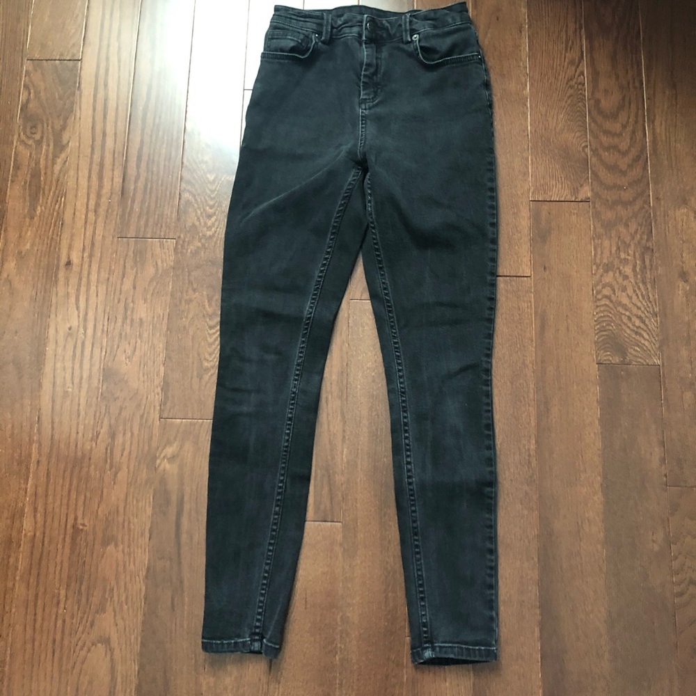 Black skinny jeans